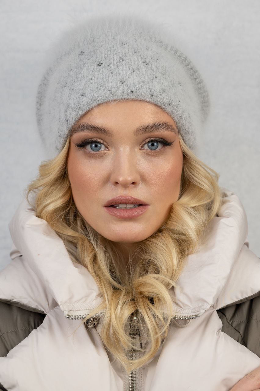 Женская шапка с помпоном из натурального меха модель арт. ДВ_S-24033/2