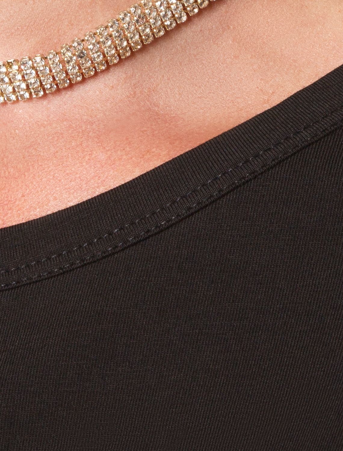 Ст.цена 1290р Футболка из премиального хлопка с ассемитричным низом D49.051 черный