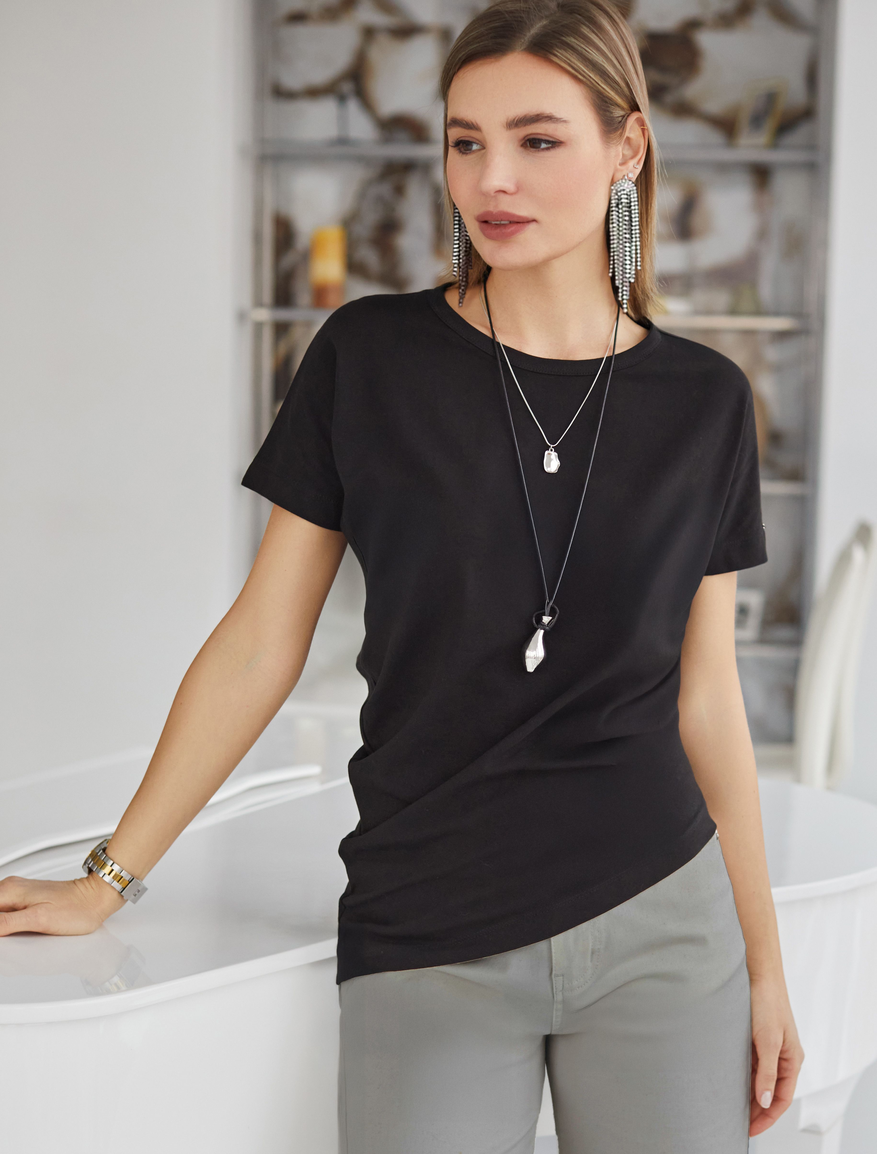 Ст.цена 1290р Футболка из премиального хлопка с ассемитричным низом D49.051 черный