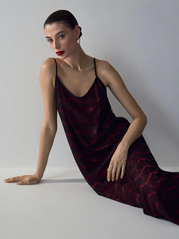 Платье миди из кружева ,
100% полиэстер ,