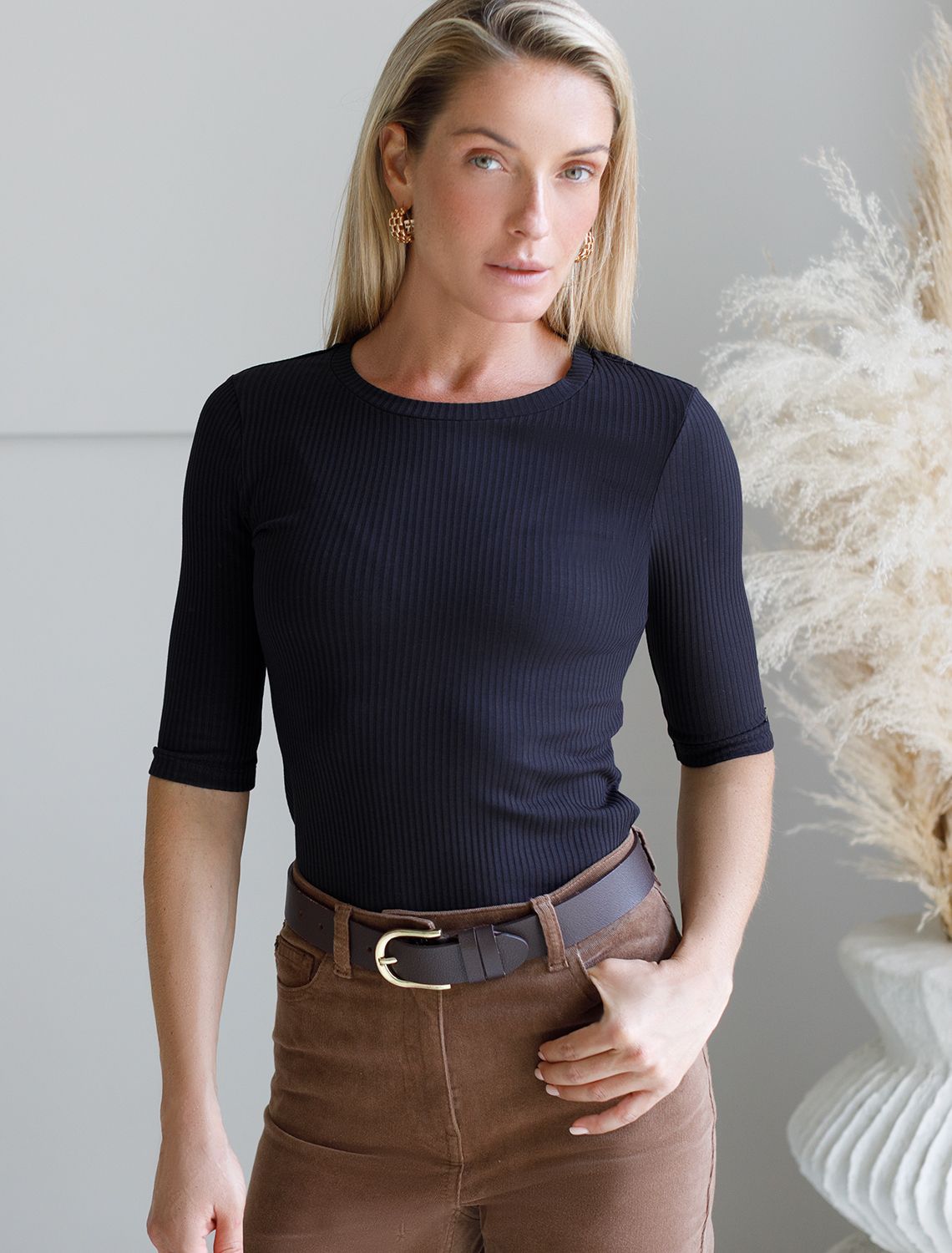 Футболка из трикотажа в широкий рубчик D49.042 черный