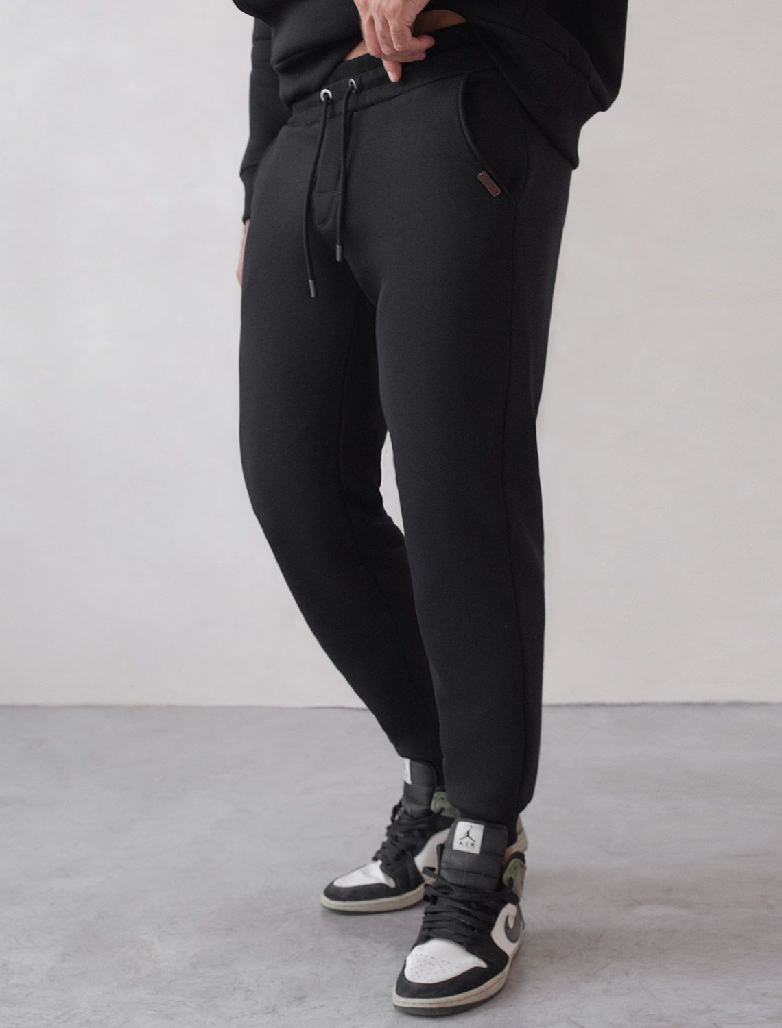 Брюки из премиального футера трехнитки с начесом U44.006 черный