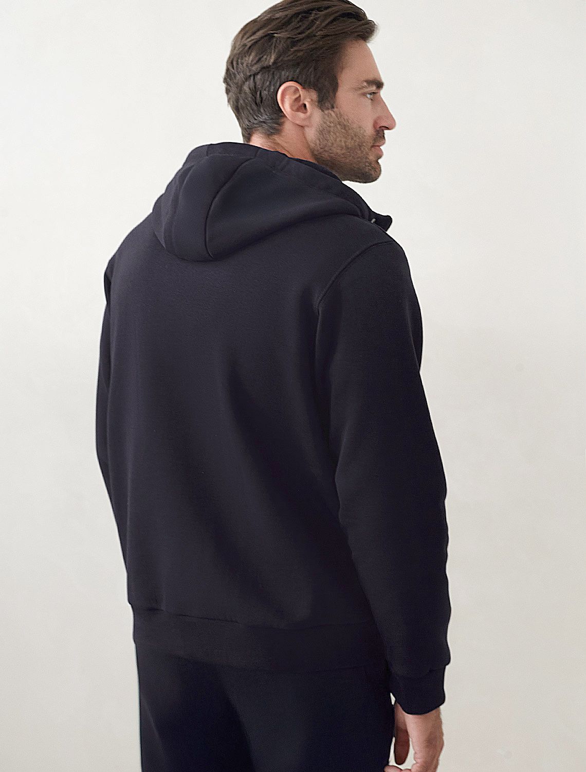 Ст.цена 3990р Худи на молнии из премиального футера трехнитки с начесом U49.037 черный