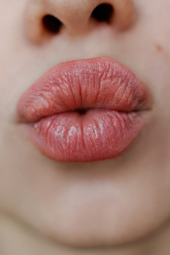 Бальзам для губ “Персиковый сок” SHAISHAISHAI Sun Kissed Plumping Lip Balm 4g (04) PEACH CRUSH