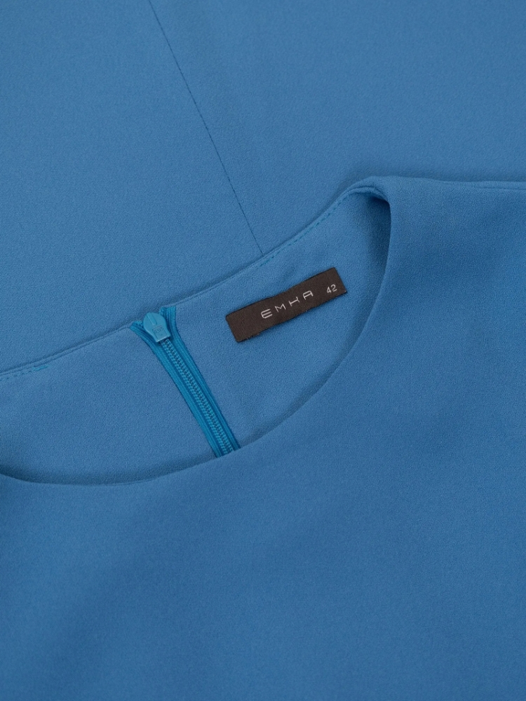 Платье приталенного кроя ,
55% вискоза, 45% полиэстер ,