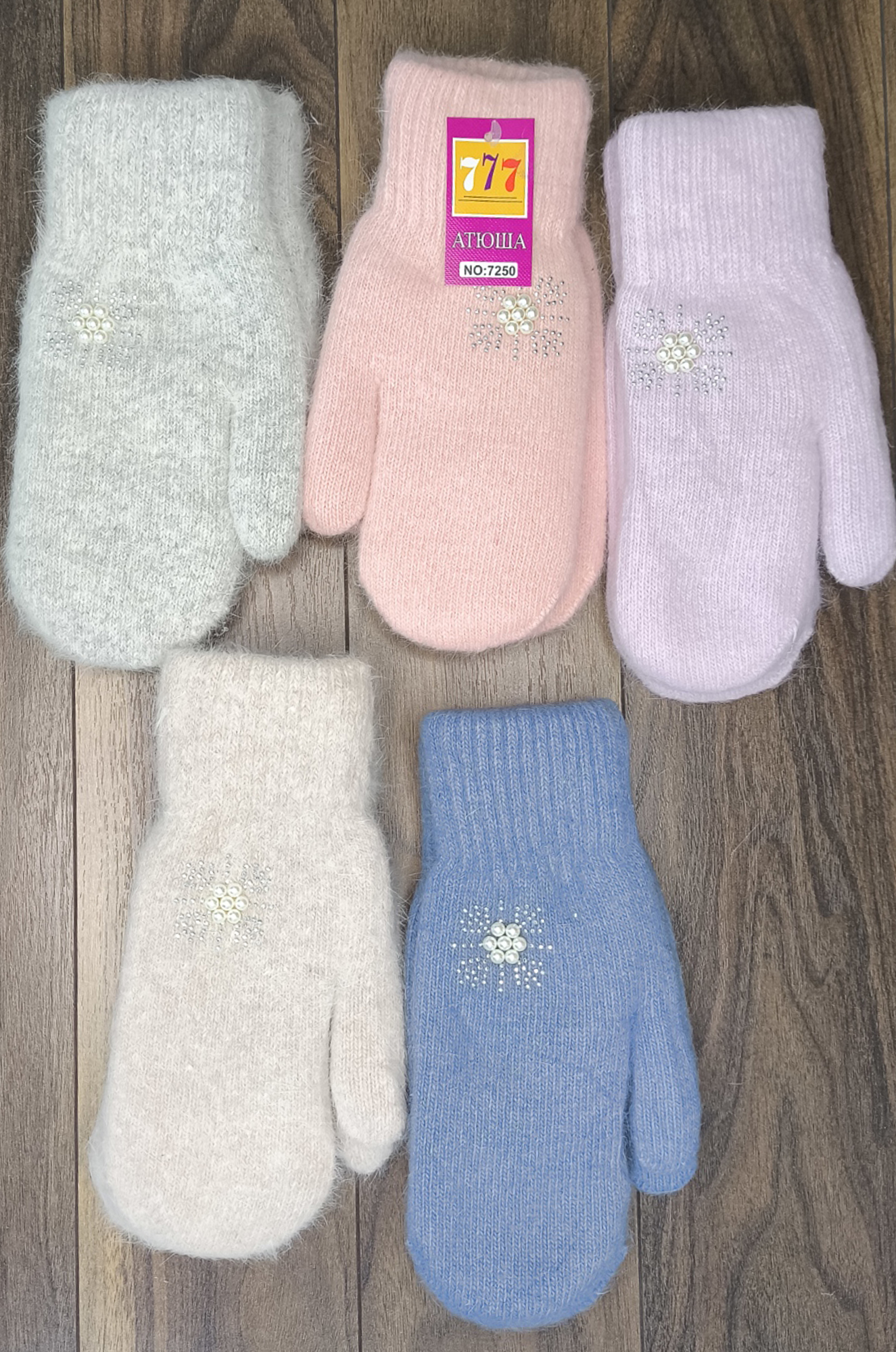 Варежки женские