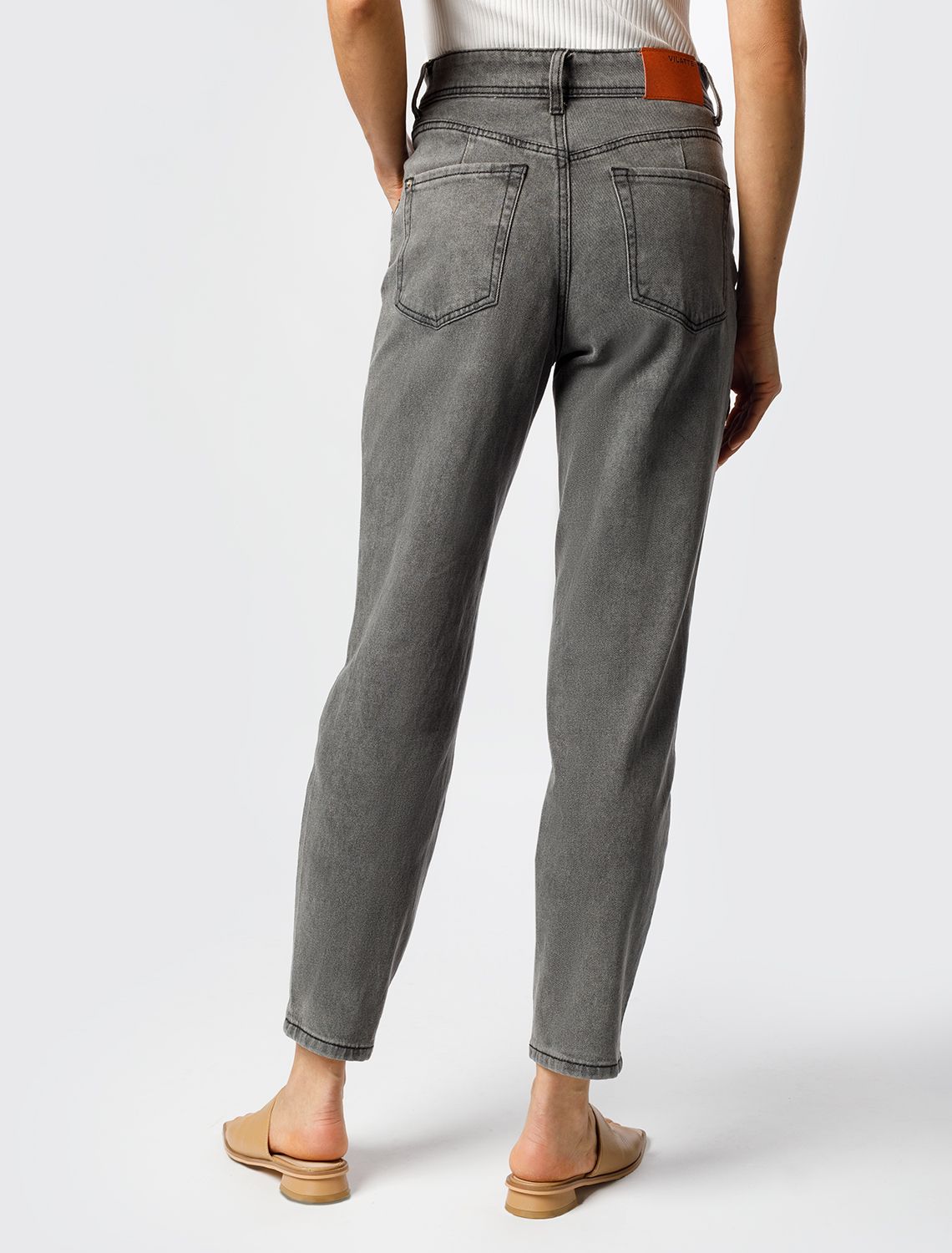 Джинсы mom-fit из эластичного денима D54.065 светло-серый