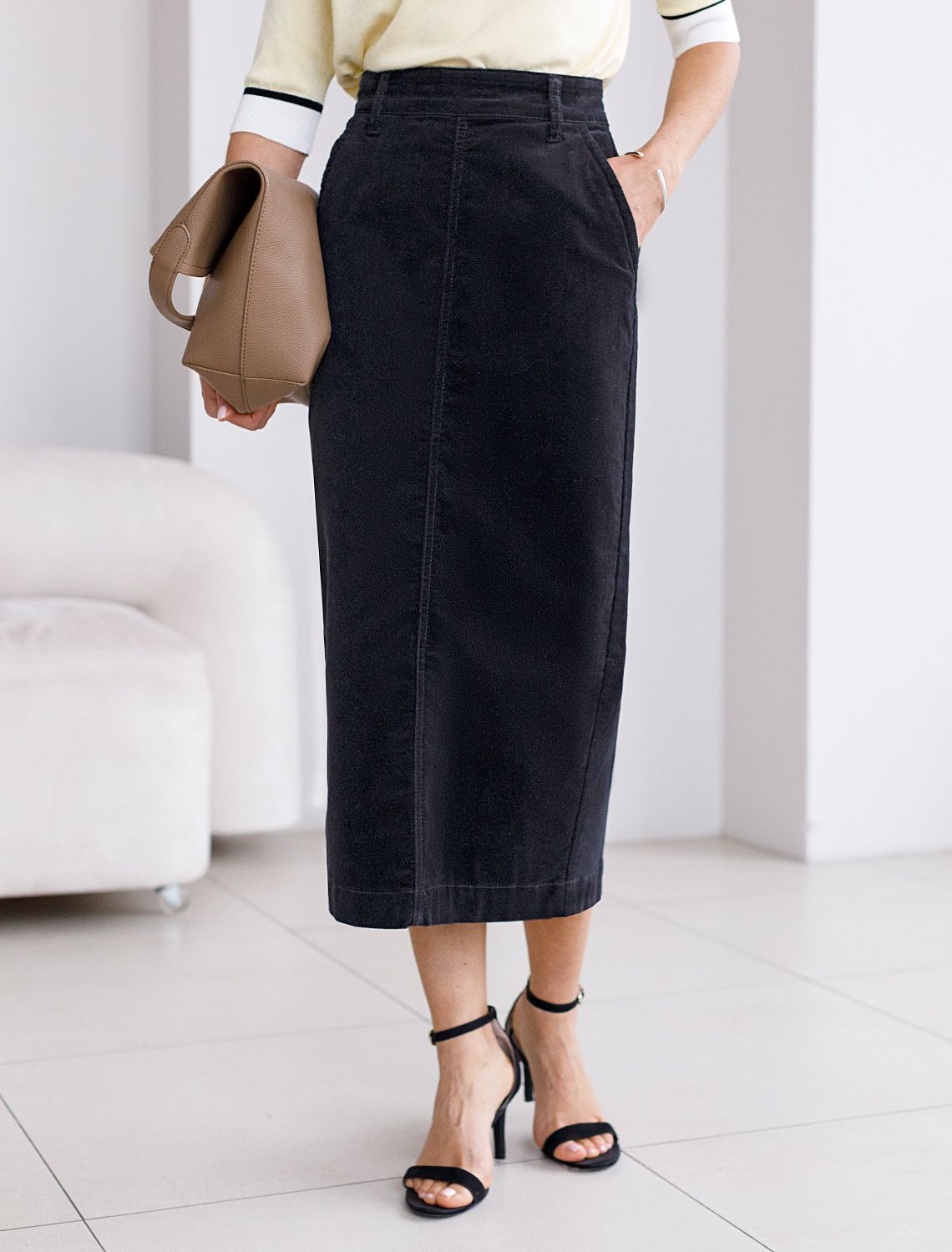 Юбка-карандаш из эластичного микро-вельвета D26.191 черный