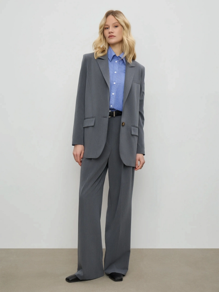 Жакет прямого кроя из костюмной шерсти ,
60% вискоза, 37% полиэстер, 3% эластан ,