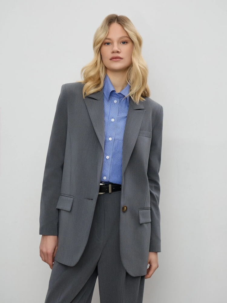 Жакет прямого кроя из костюмной шерсти ,
60% вискоза, 37% полиэстер, 3% эластан ,