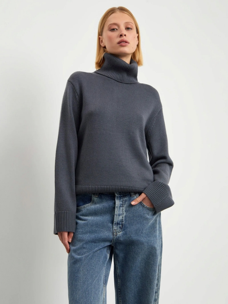 Свитер с высоким воротником из смесовой шерсти ,
40% полиэстер, 20% шерсть, 20% нейлон, 20% акрил ,