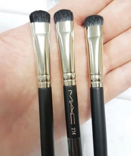 Короткая кисть для теней МАС 214