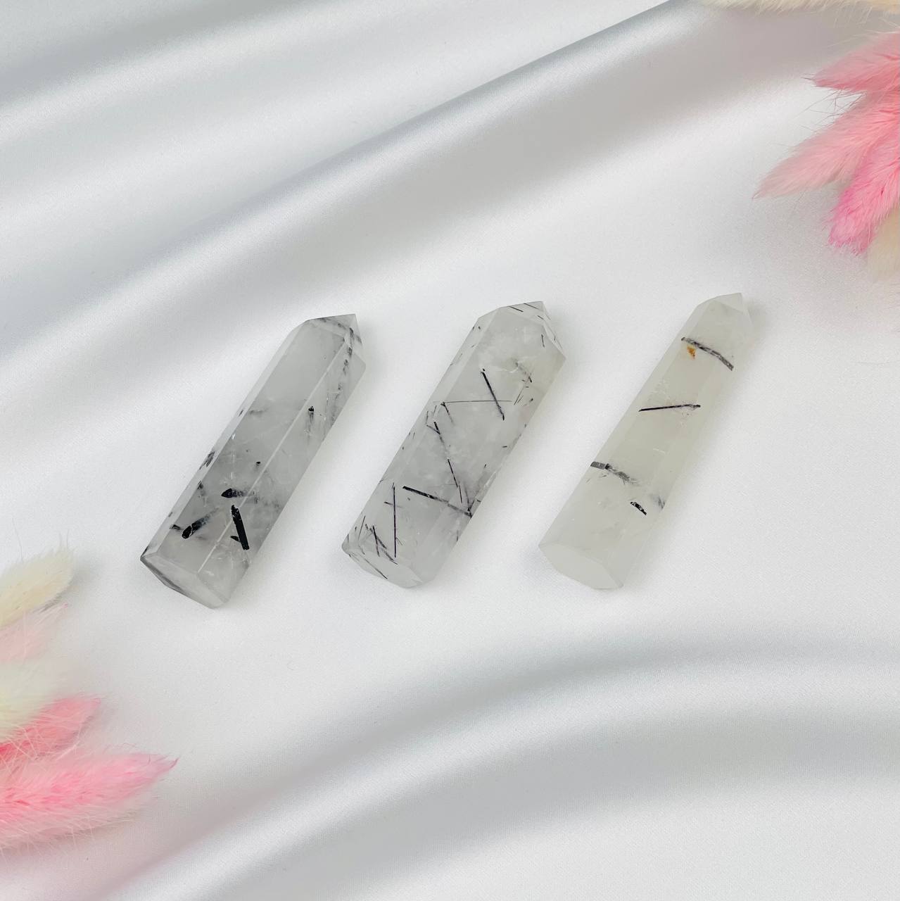 Радуга Самоцветов Кристалл из Кварца с включением Турмалина