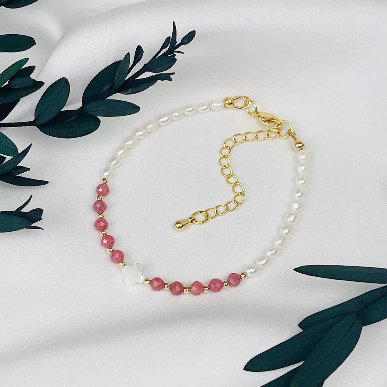 Радуга Самоцветов Браслет из Родонита и Жемчуга с перламутровой вставкой