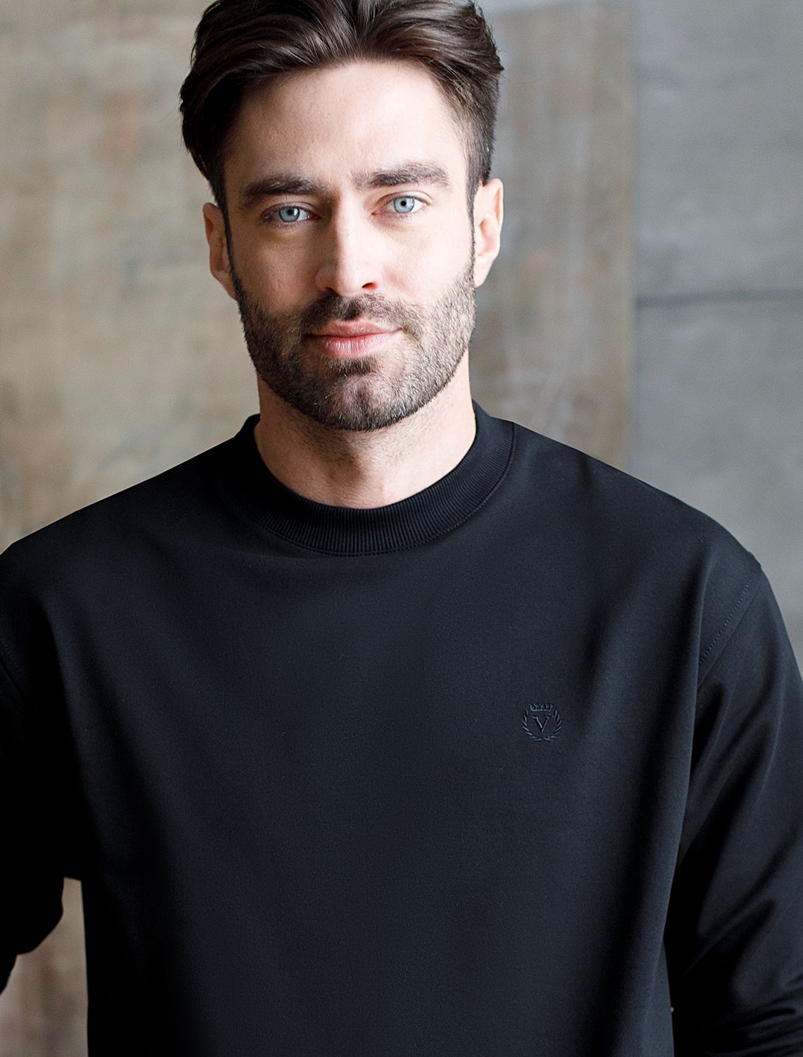 Джемпер из тонкого премиального футера с эластаном U49.043 черный