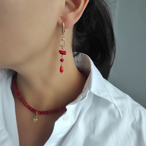Серьги с красным кораллом и цирконом в позолоченой фурнитуре