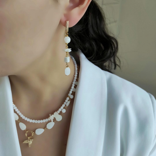 Серьги из перламутра и коралла