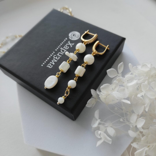 Серьги из перламутра и коралла