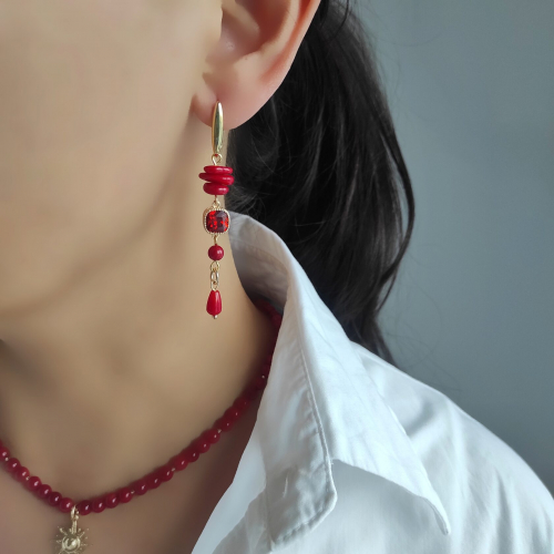 Серьги с красным кораллом и цирконом в позолоченой фурнитуре
