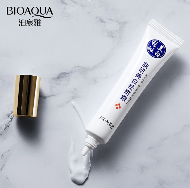 Крем осветляющий веснушки и пигментацию с ниацинамидом и экстрактом бурых водорослей BIOAQUA, 20 гр.