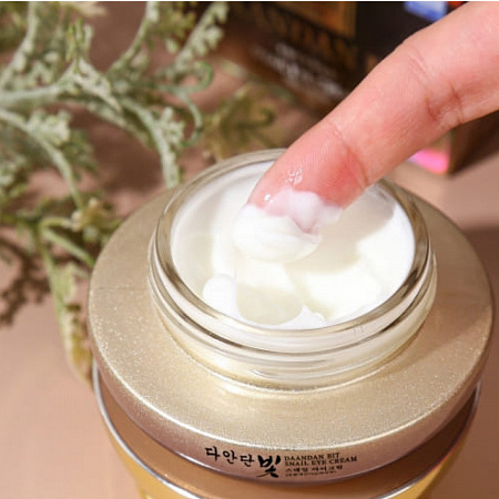 Jigott Питательный крем для век с муцином улитки / Daandan Bit Snail Eye Cream, 50 мл