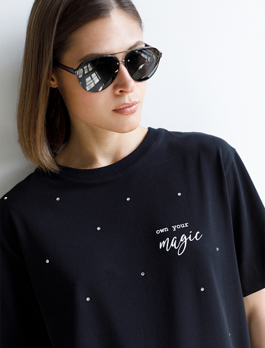 Удлиненная футболка over-size с  принтом стразами D49.978 черный_own your magic