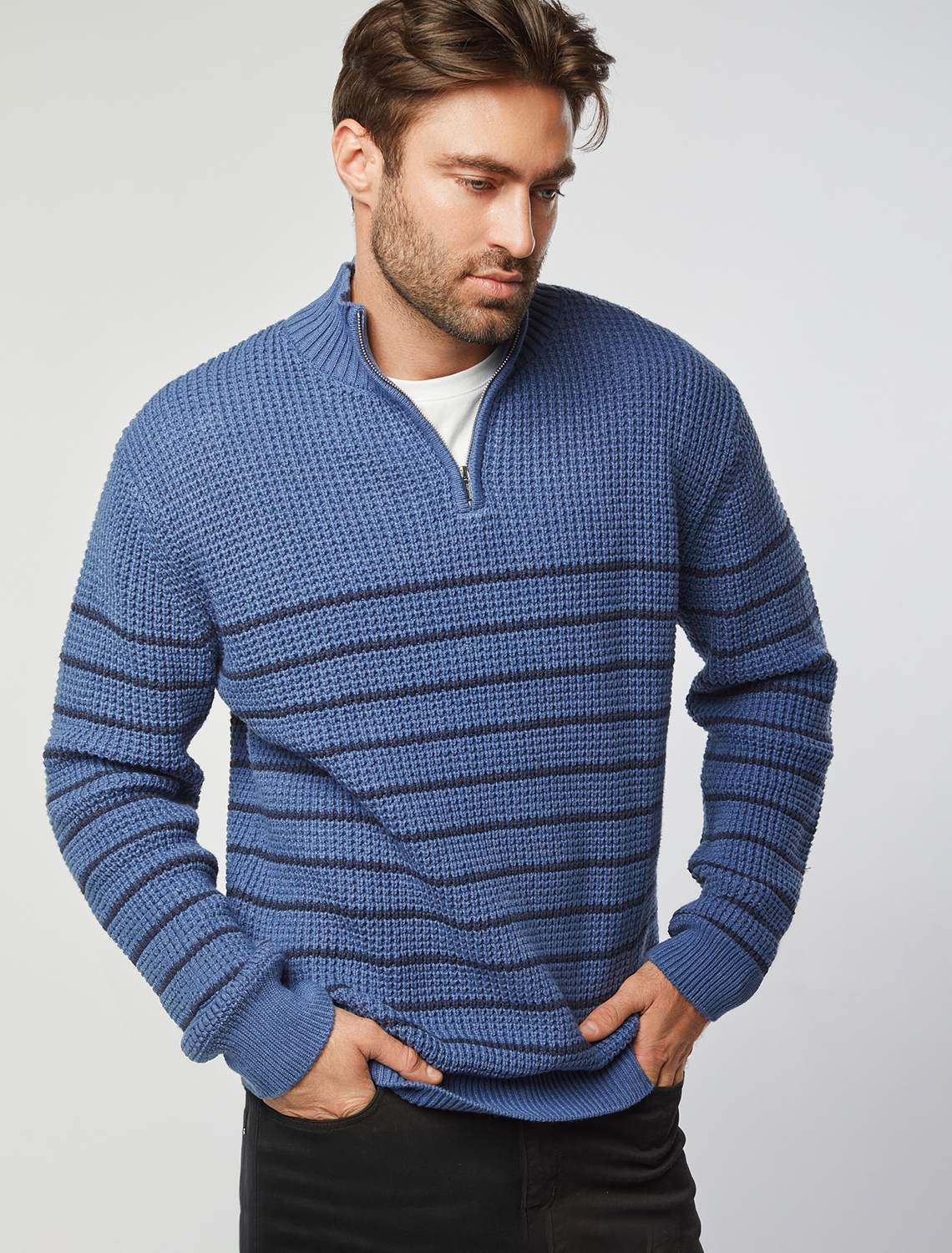 Свитер фактурной крупной вязки с металлической молнией