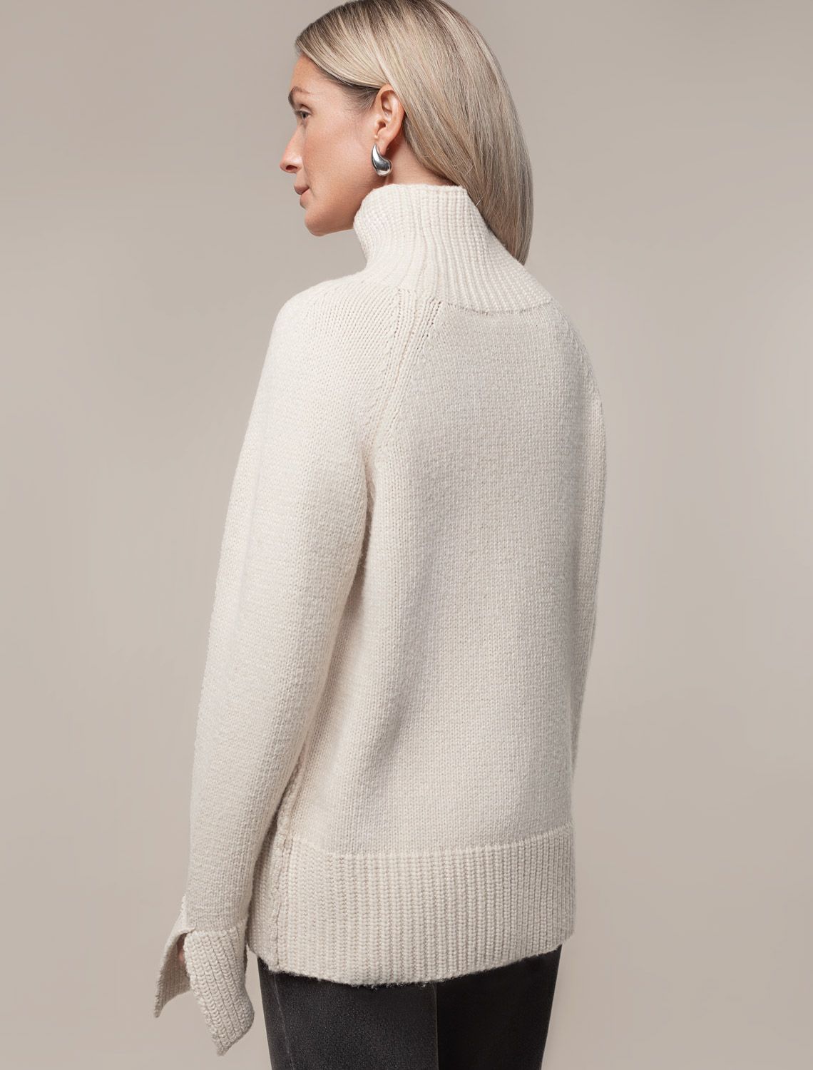 Ст.цена 2750р Свитер крупной вязки из уютной пряжи с ангорой и мохером D34.195 овсяный меланж