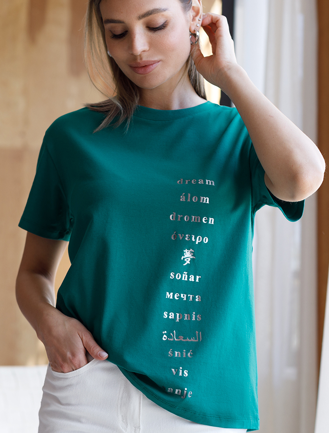 Ст.цена 1290р Футболка из премиального хлопка с принтом «мечта» на разных языках D49.973 зеленый_dream