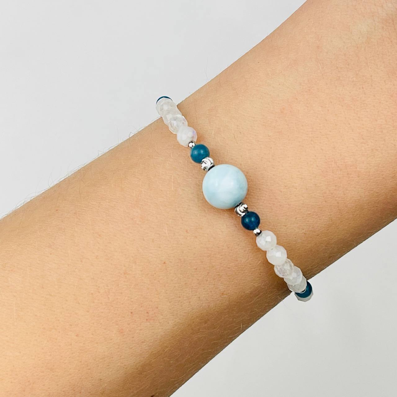 Радуга Самоцветов Браслет из Лунного камня, Апатита и Ларимара