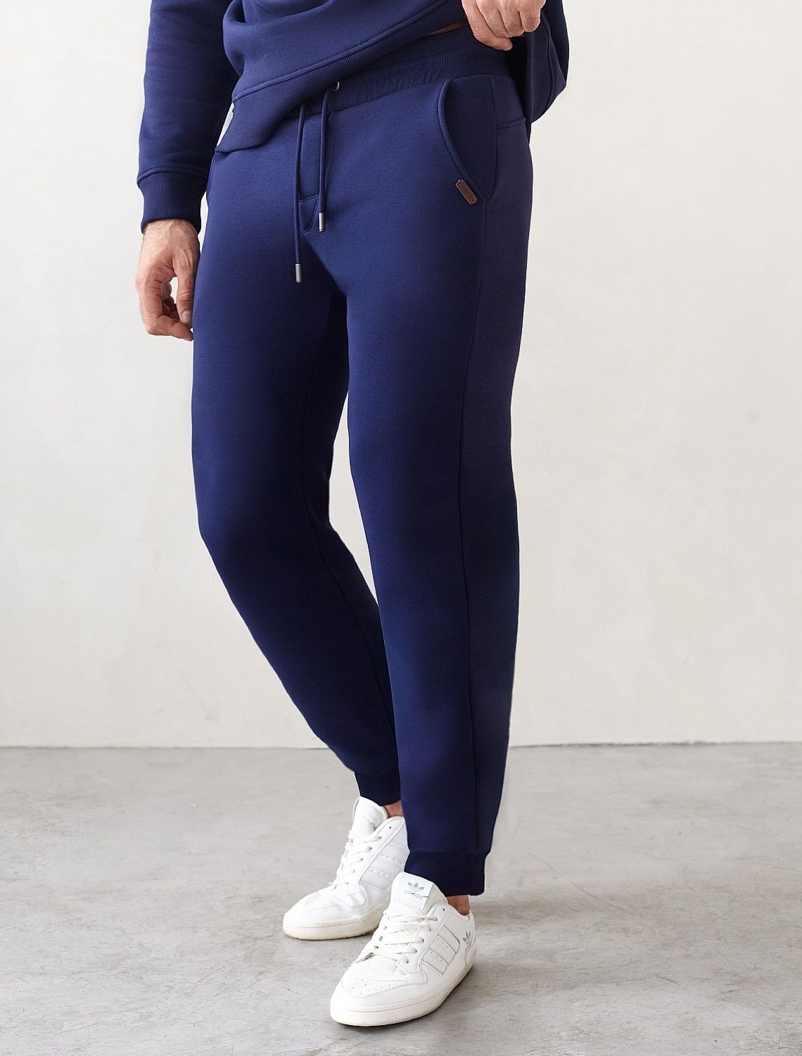 Ст.цена 2590р Брюки из премиального футера трехнитки с начесом U44.006 т.синий