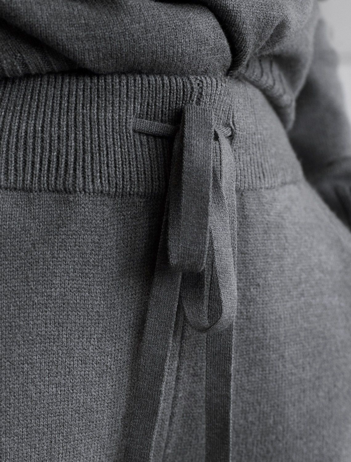 Ст.цена 2590р Прямые брюки из пряжи с кашемиром D38.010 серый меланж