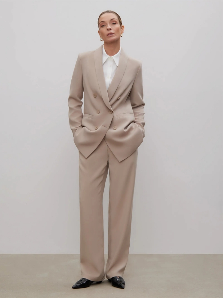 Брюки прямого кроя ,
55% вискоза, 45% полиэстер ,