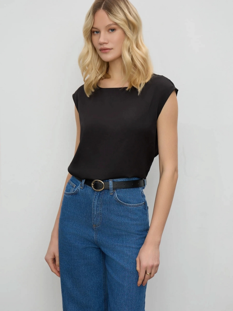 Однотонный топ ,
80% полиэстер, 20% вискоза ,