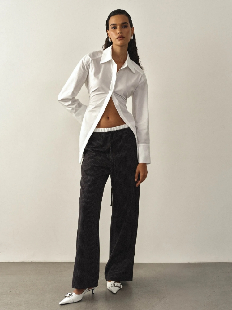 Рубашка приталенного кроя ,
55% хлопок, 42% полиэстер, 3% эластан ,