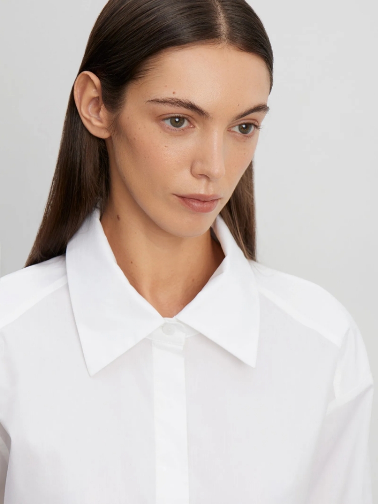 Рубашка приталенного кроя ,
55% хлопок, 42% полиэстер, 3% эластан ,