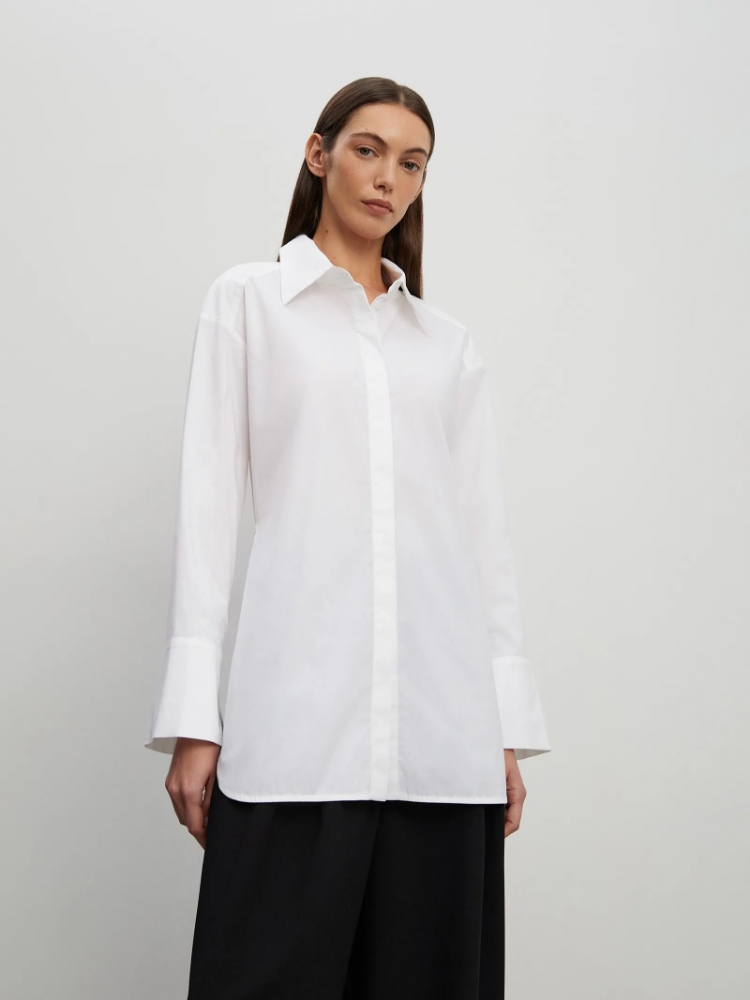 Рубашка приталенного кроя ,
55% хлопок, 42% полиэстер, 3% эластан ,