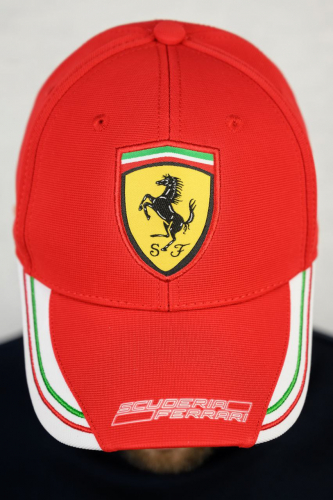 Бейсболка с логотипом Ferrari 