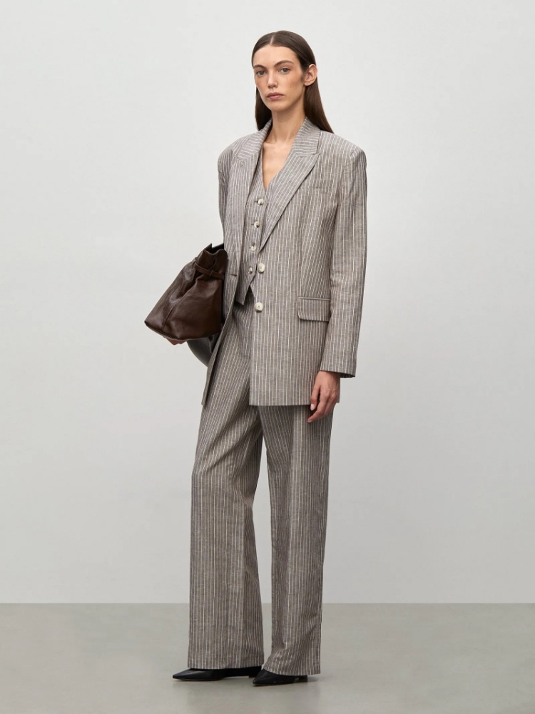 Брюки прямого кроя ,
50% лен, 50% хлопок ,