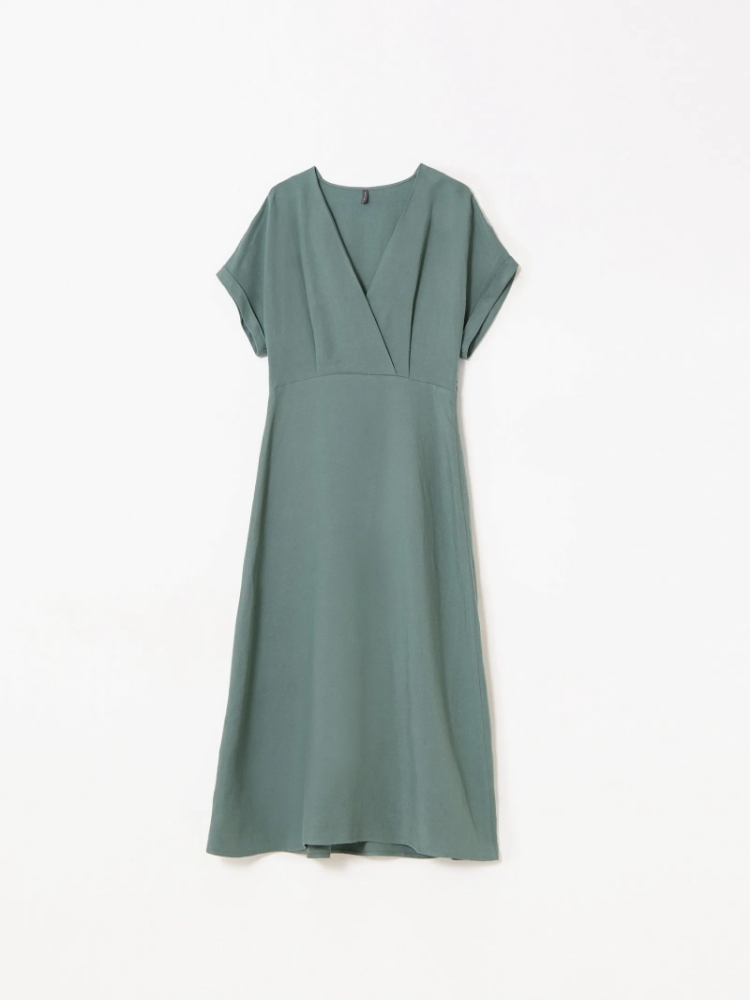 Платье приталенного кроя ,
75% вискоза, 25% лен ,