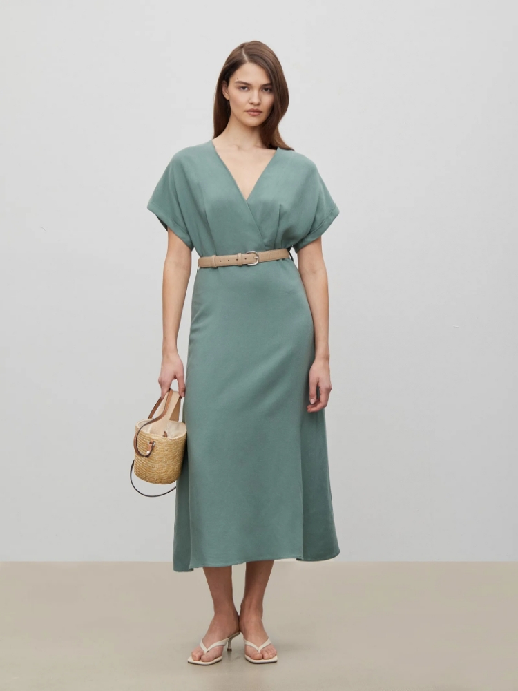 Платье приталенного кроя ,
75% вискоза, 25% лен ,