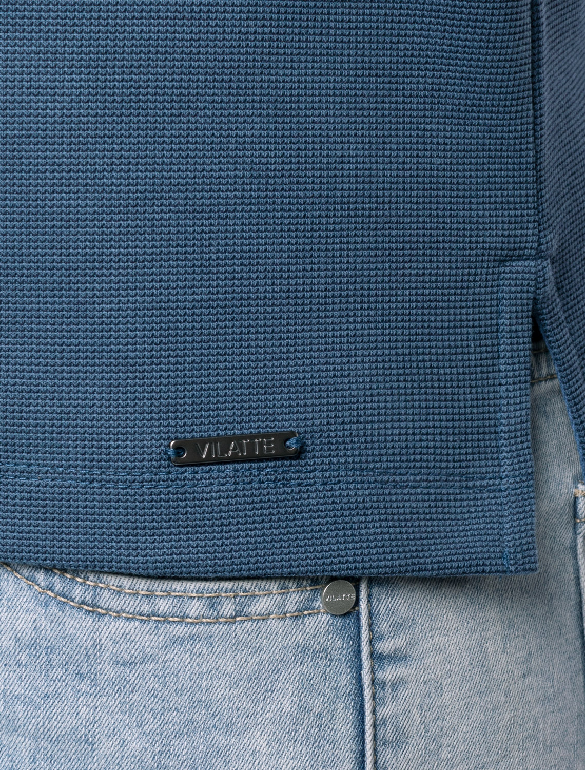 Поло из фактурного трикотажа с застежкой на пуговицы