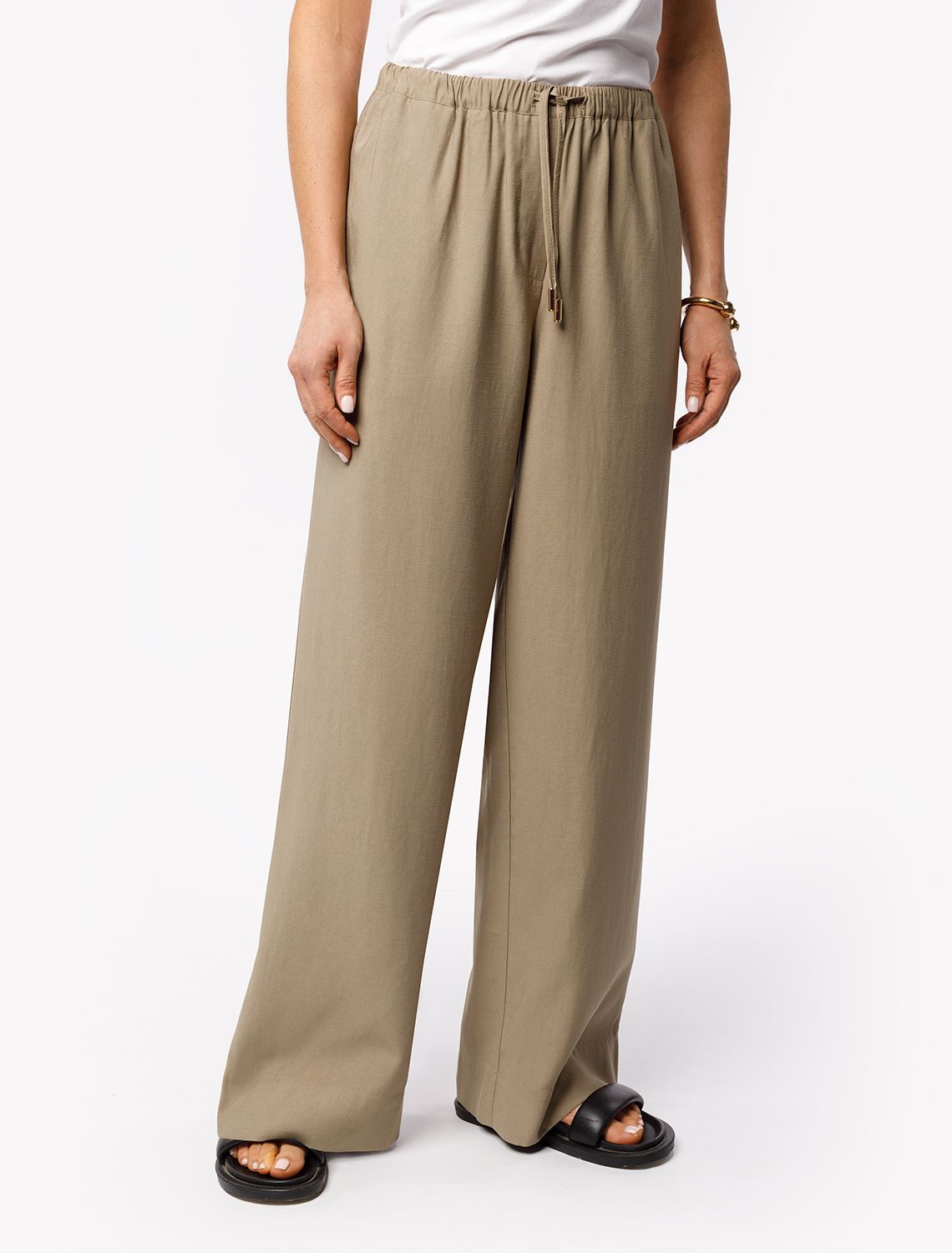 Свободные брюки из плотного лиоцелла на резинке D24.261 св.оливковый