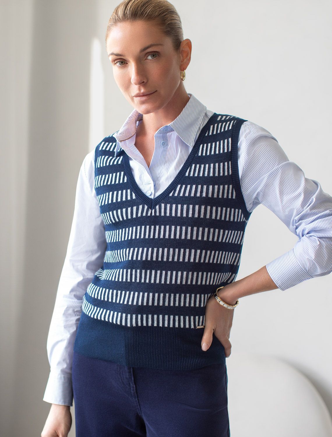 Топ из тонкого жаккарда D39.345 синий-белый