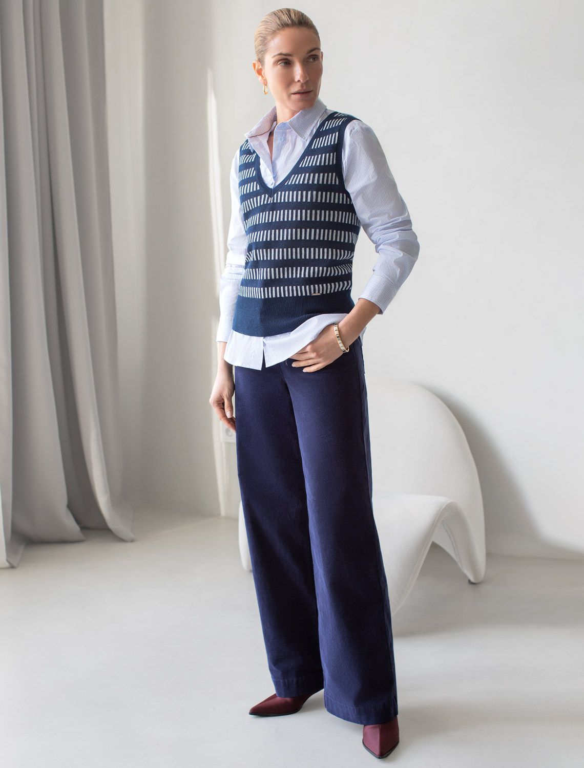 Топ из тонкого жаккарда D39.345 синий-белый