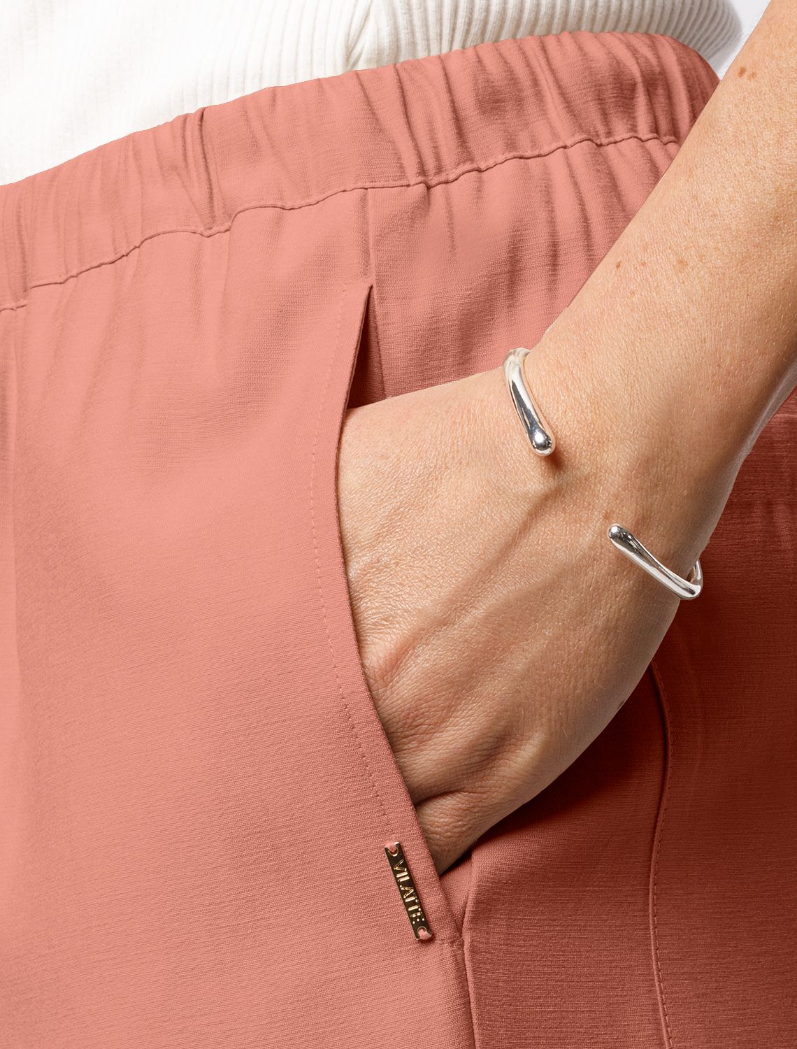 Свободные брюки из плотного лиоцелла на резинке D24.261 дымчато-коралловый