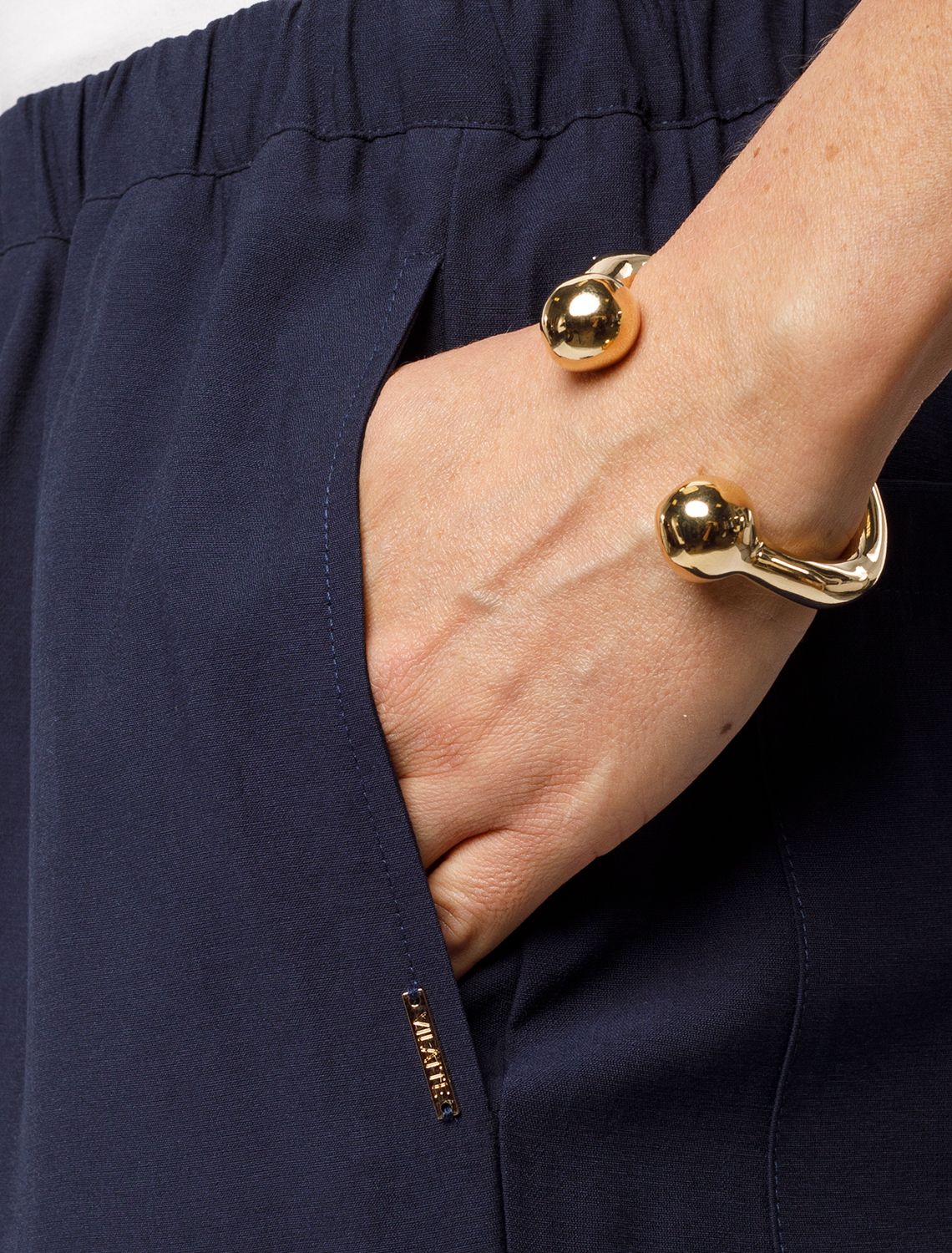 Свободные брюки из плотного лиоцелла на резинке D24.261 темно-синий