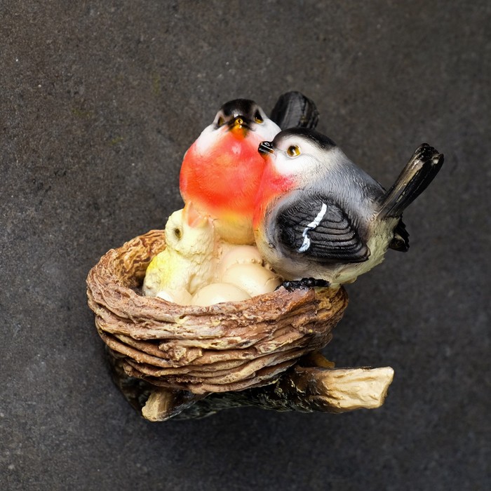 Подвесной декор из полистоуна «Гнездо со снегирями» 15×12×10 см