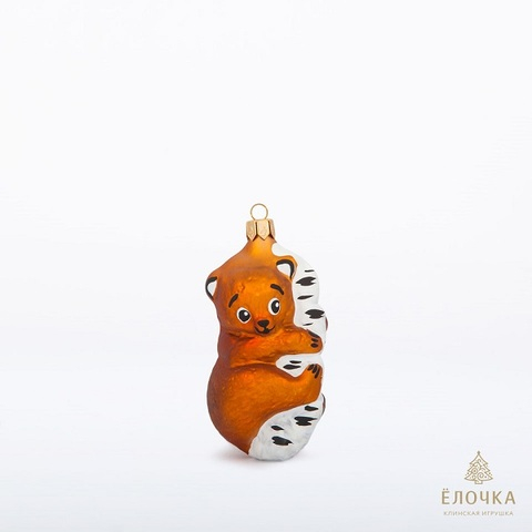 Мишка на дереве