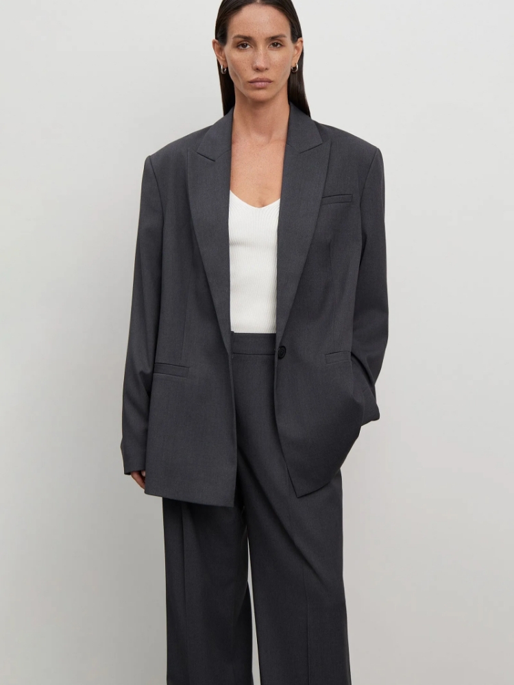 Однобортный жакет ,
60% вискоза, 37% полиэстер, 3% эластан ,